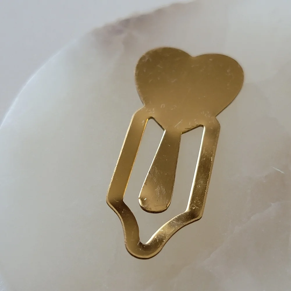 N/A heart bookmark